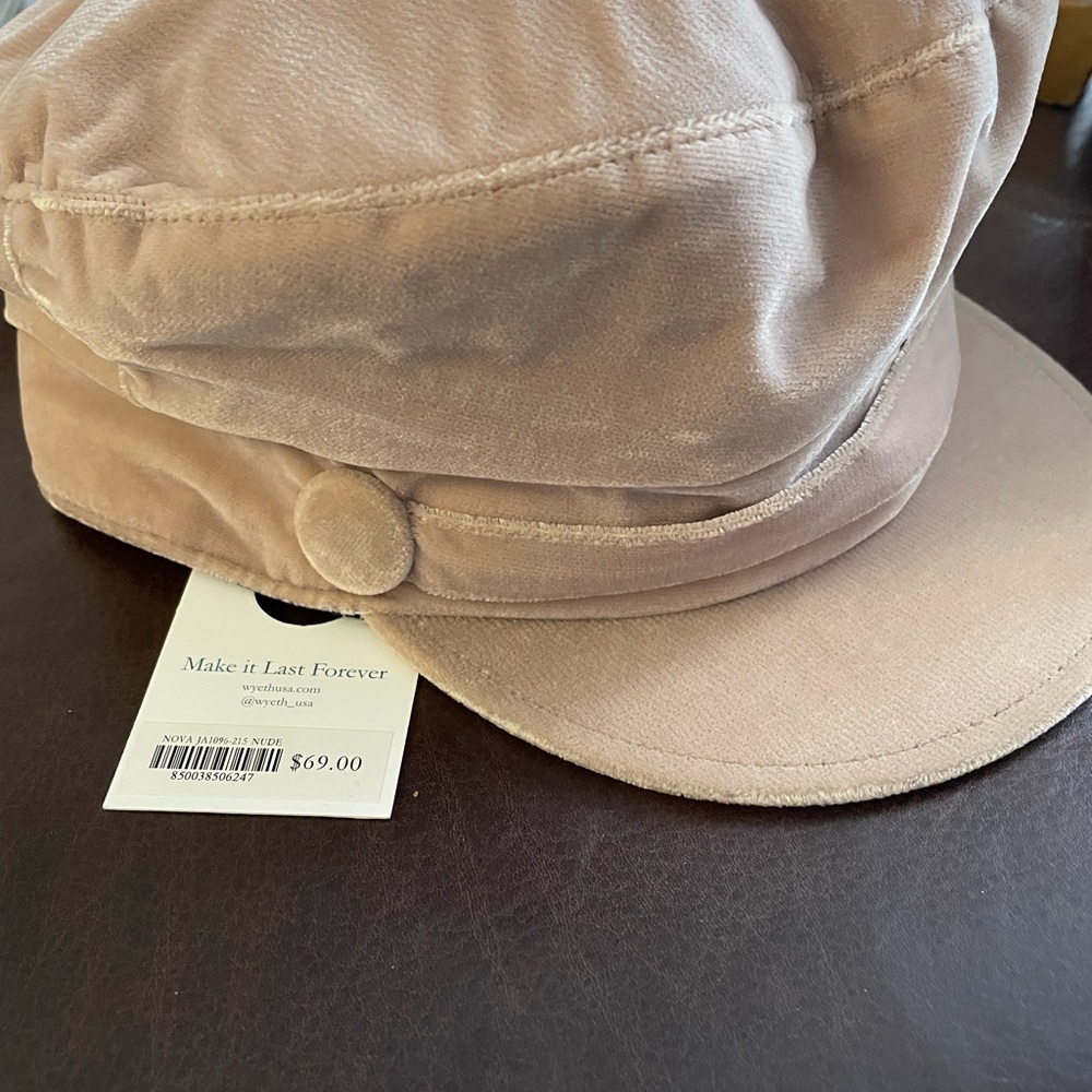 Velvet hat - Picture 3 of 3